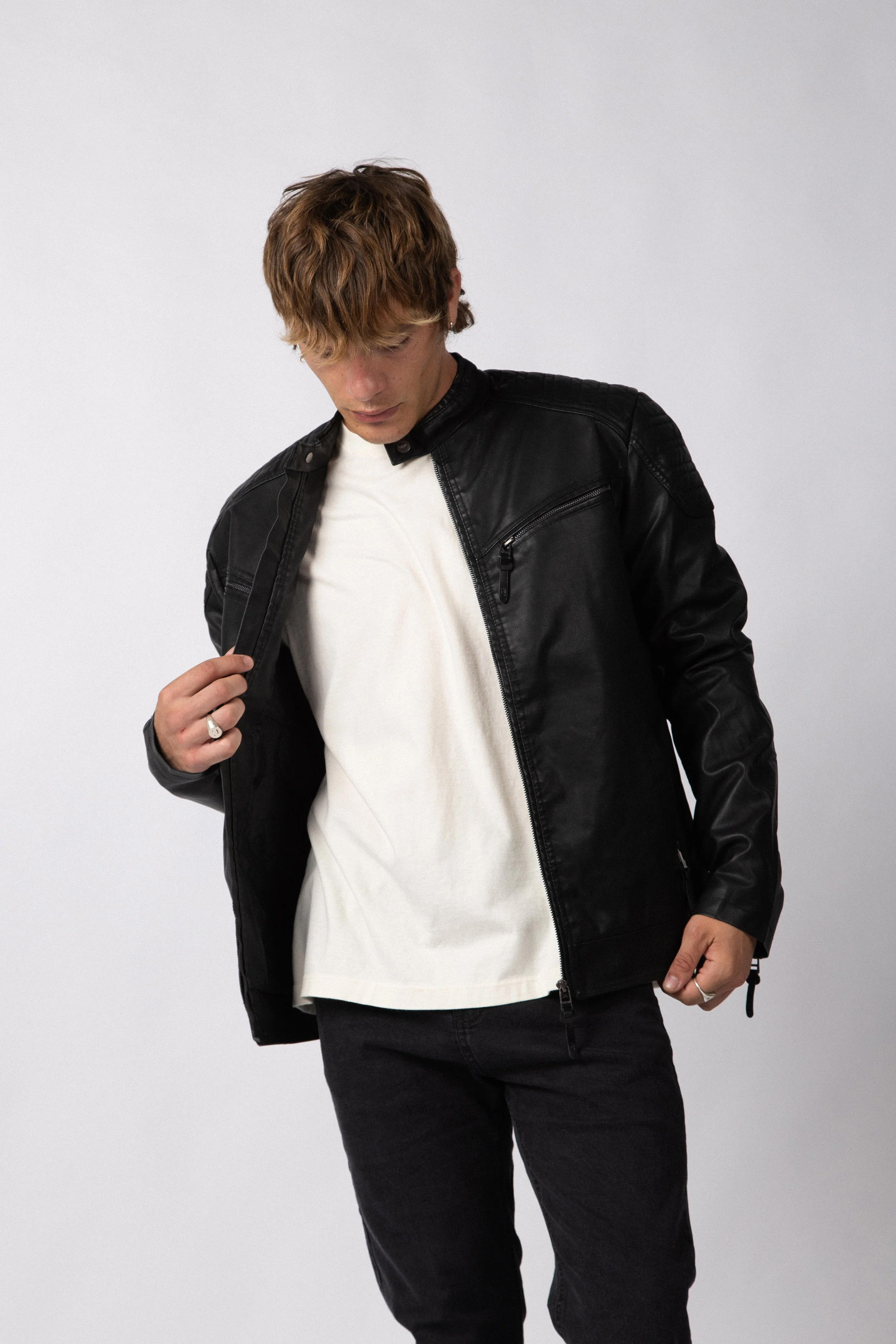 Campera PU Arnold Black - Image 10