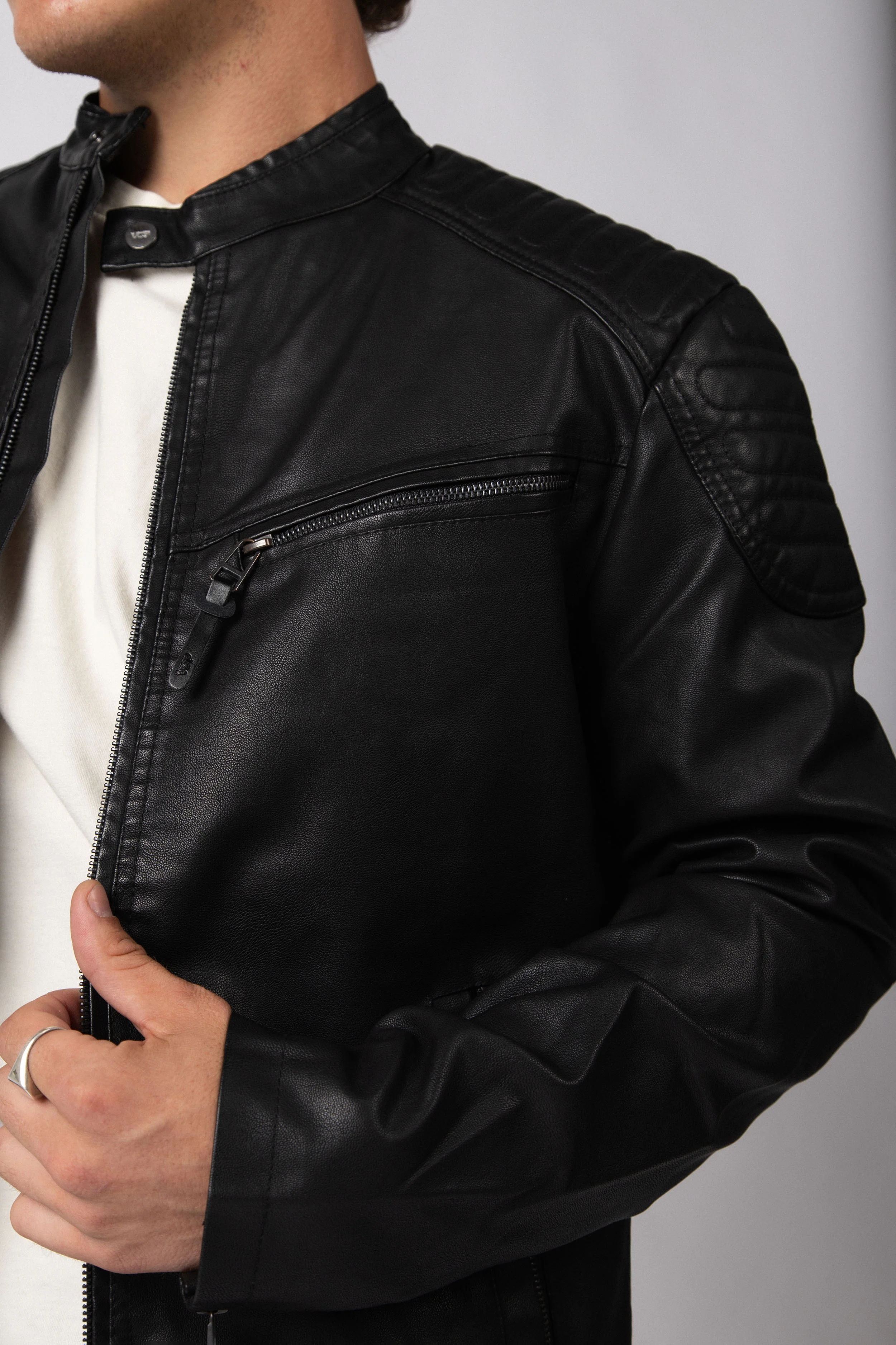 Campera PU Arnold Black - Image 9