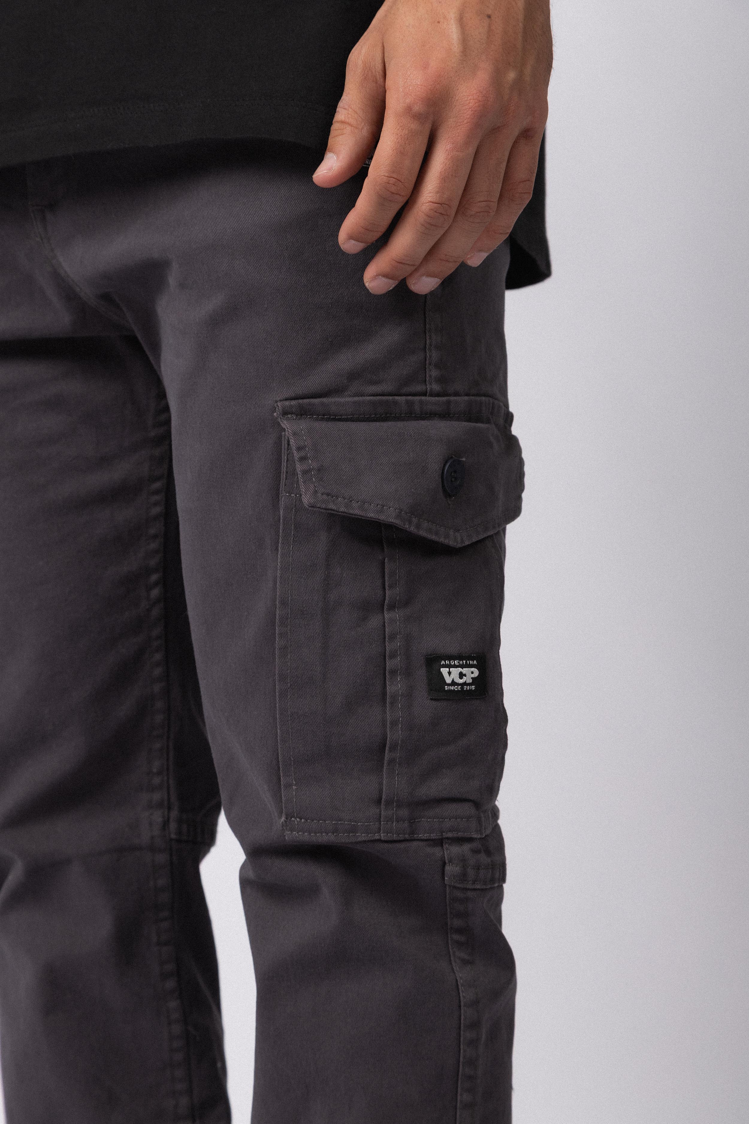 Pantalón Cargo Trail Topo - Image 5