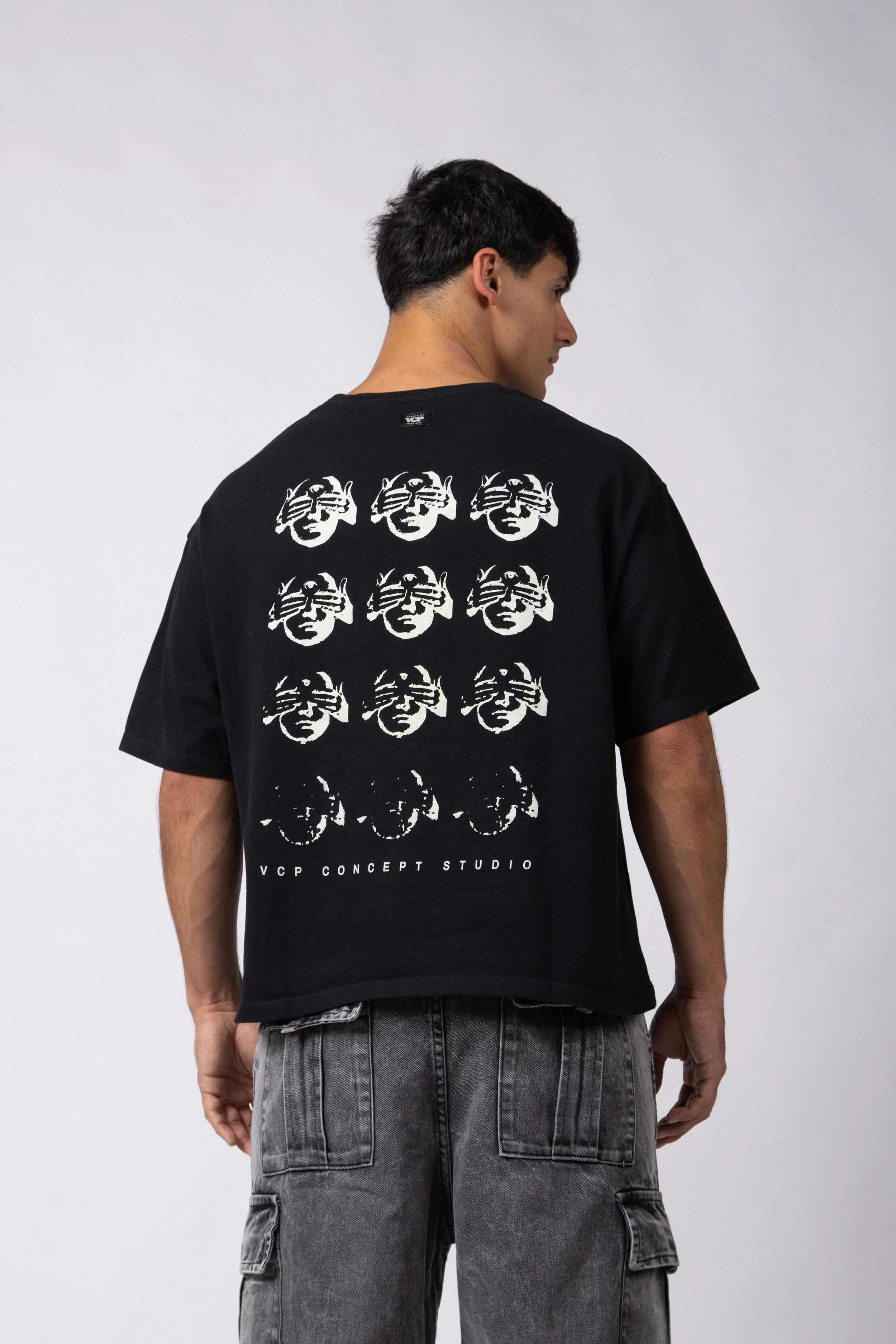 Remera Boxy Invisible Negra