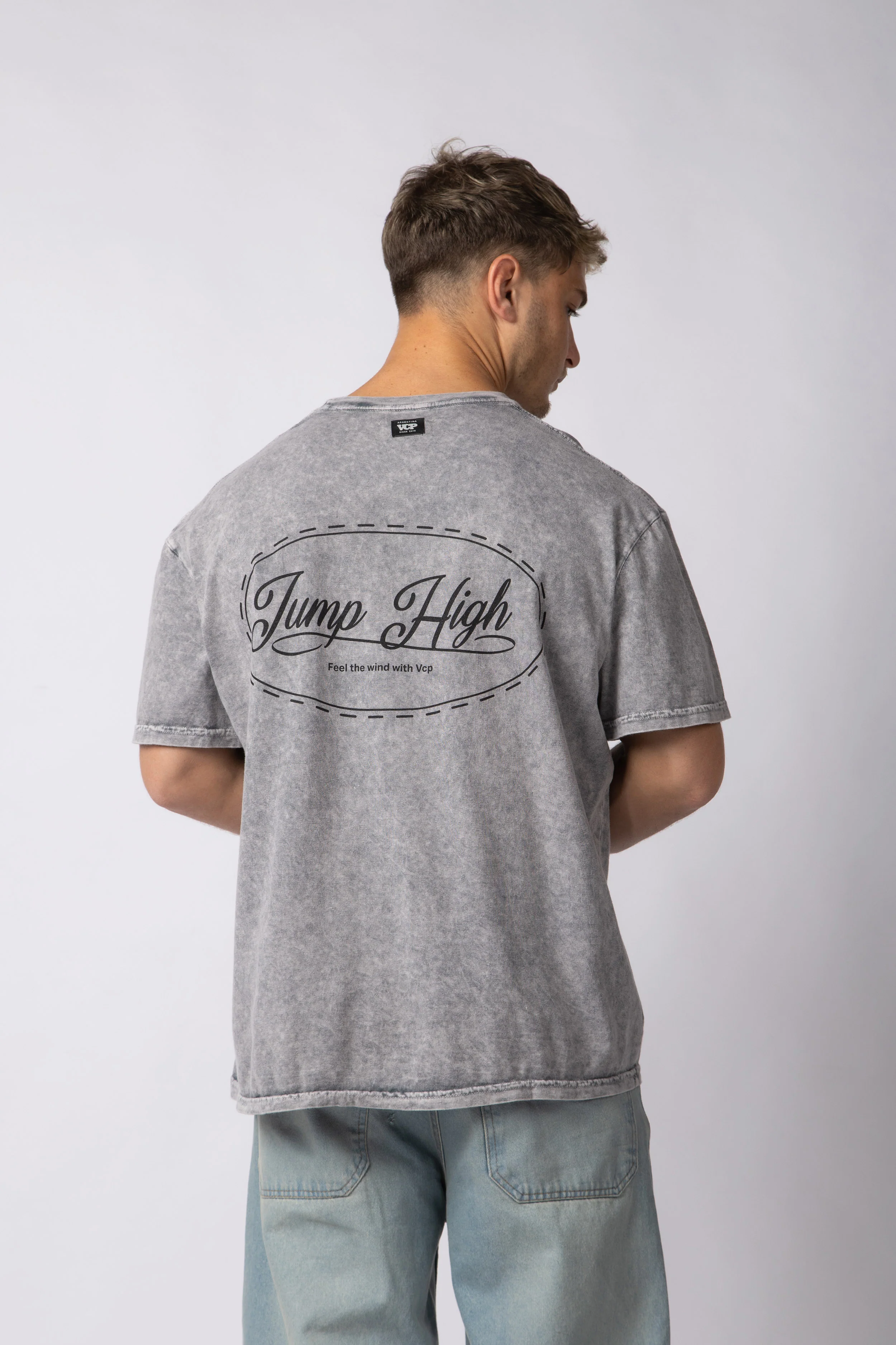 Remera DB Jump Gris - Image 2