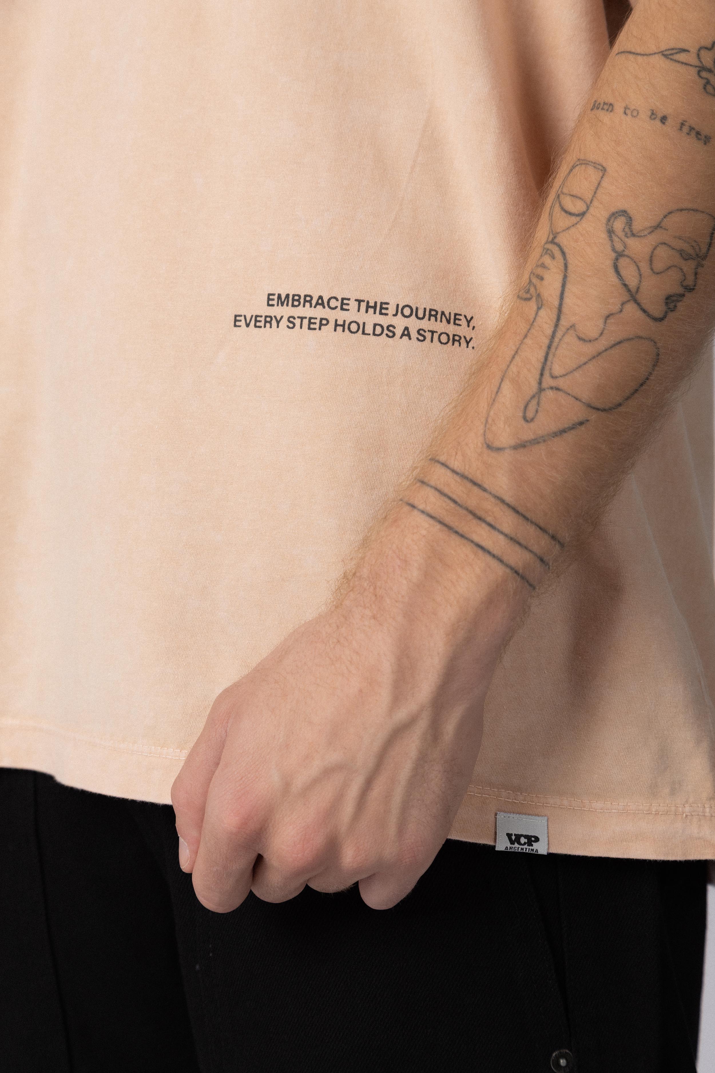 Remera DB Story Beige - Image 3