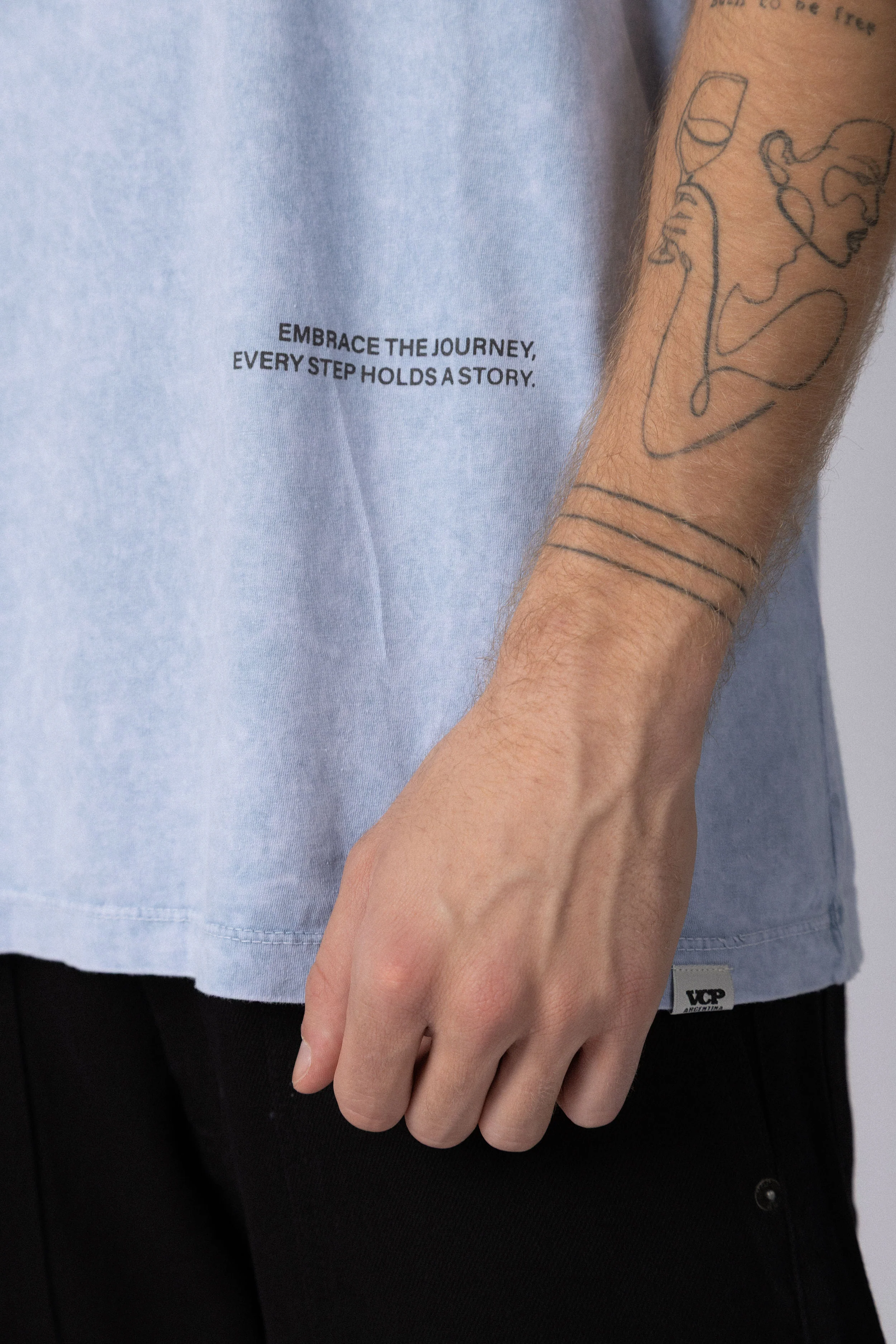 Remera DB Story Celeste - Image 5