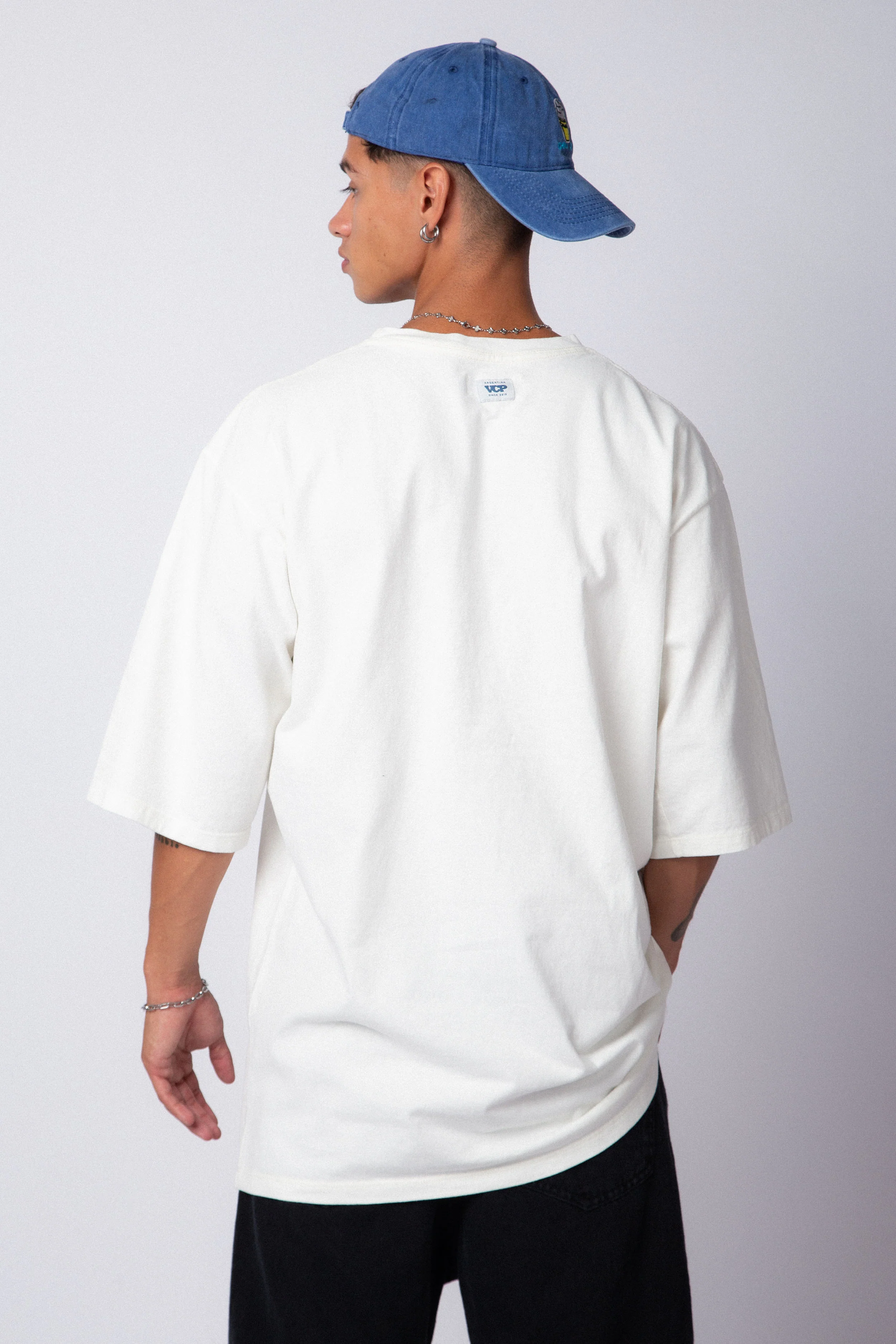 Remera Over Carl Crudo - Image 2