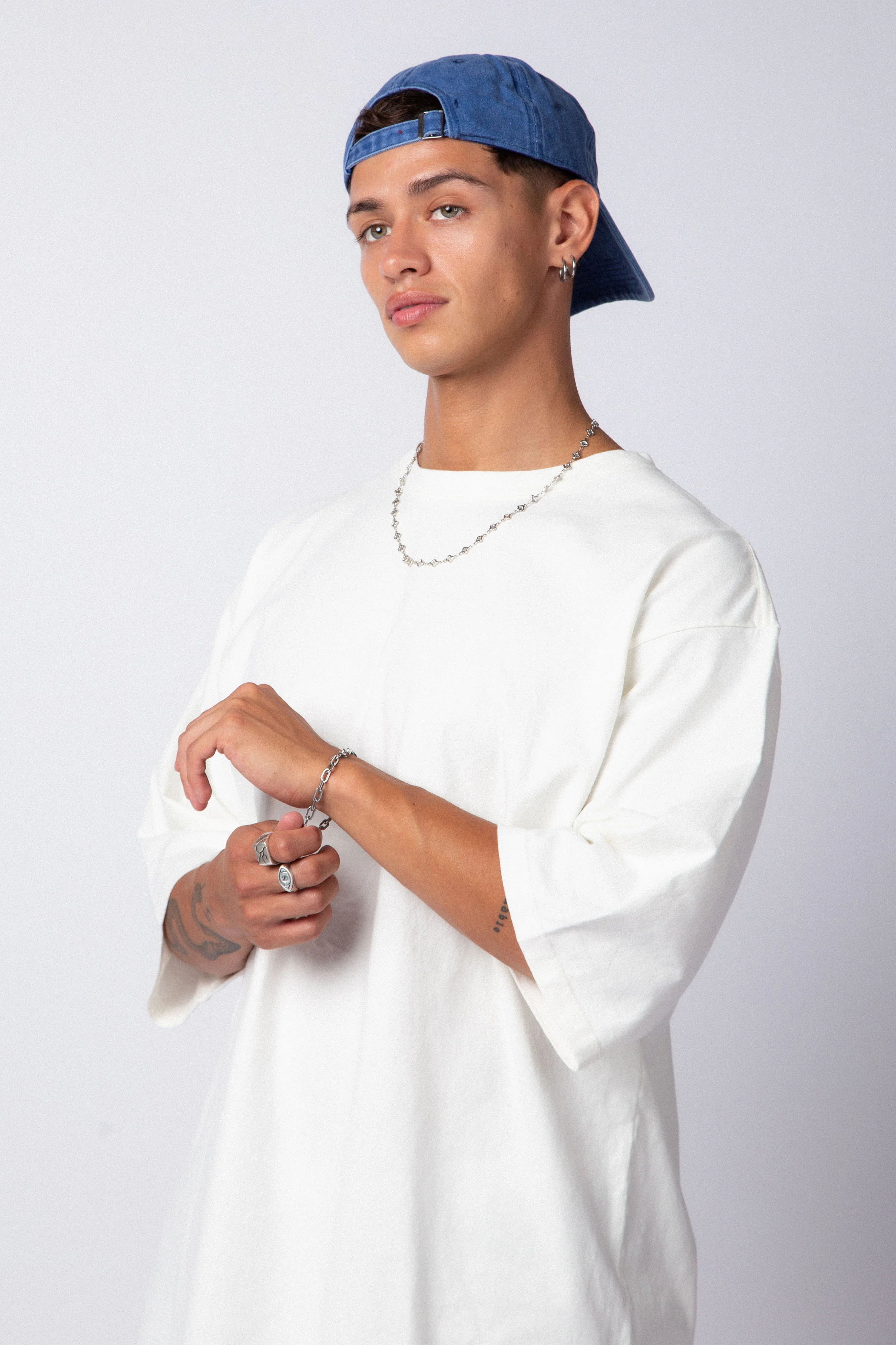 Remera Over Carl Crudo - Image 4