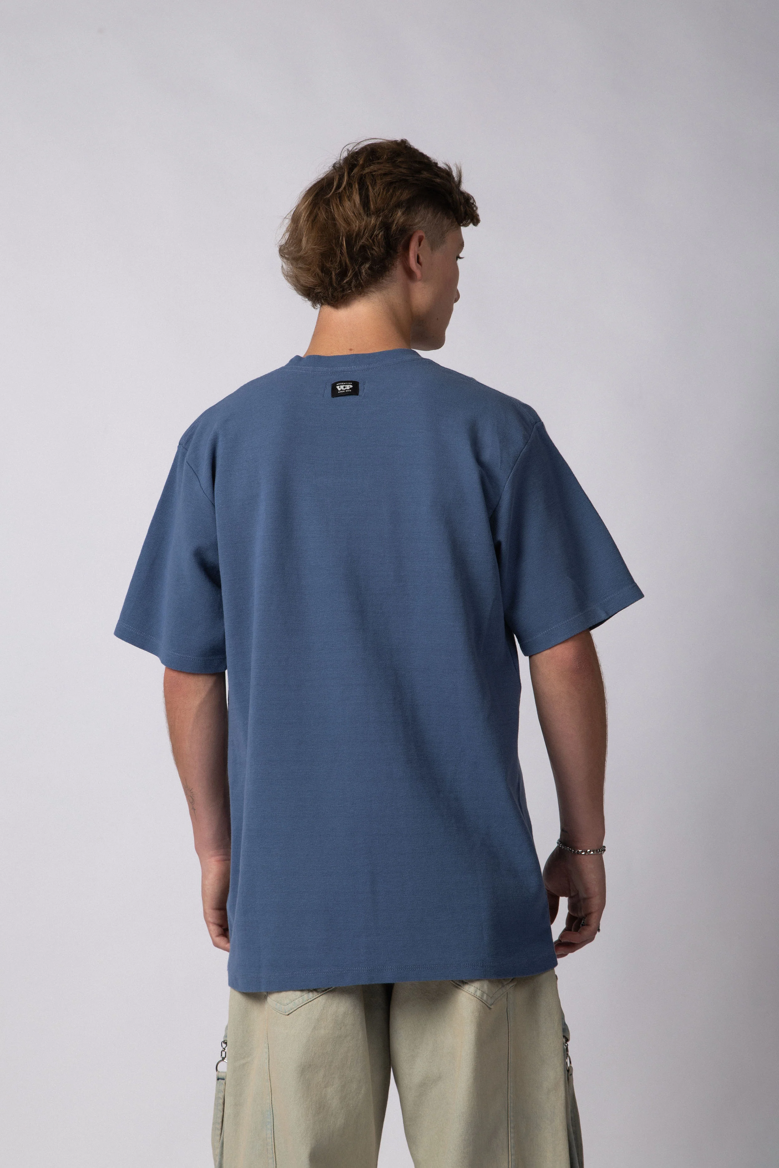 Remera Over Hana Hum Navy - Image 2