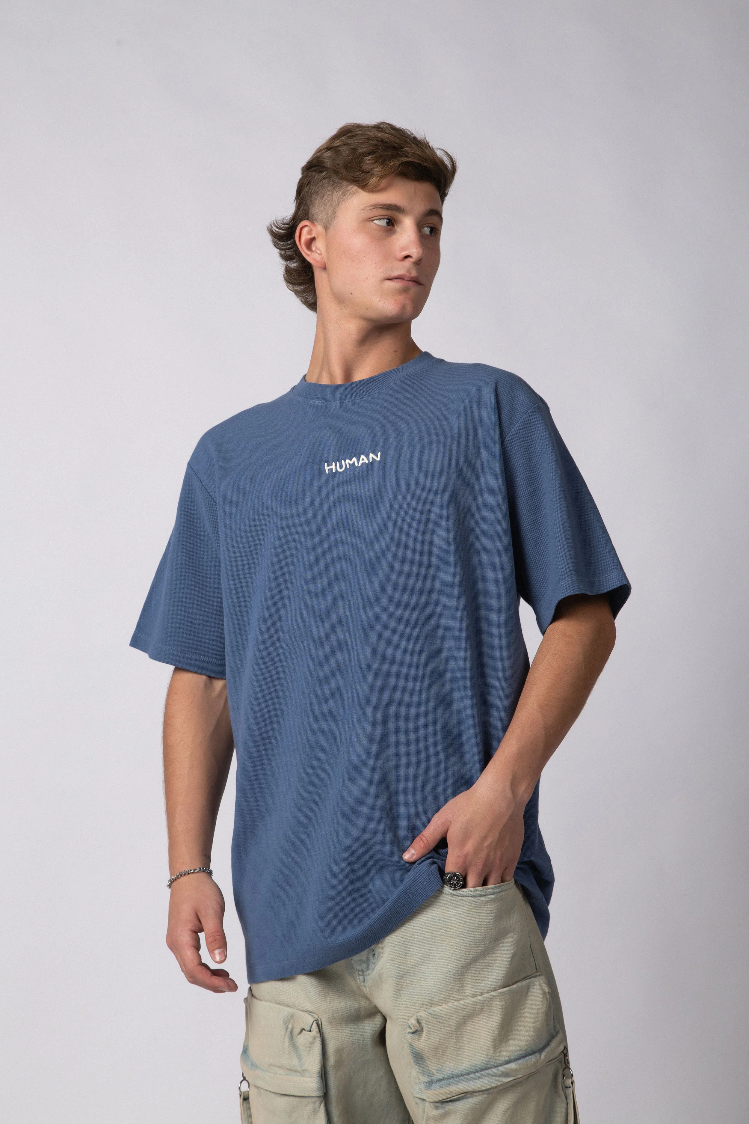 Remera Over Hana Hum Navy - Image 4