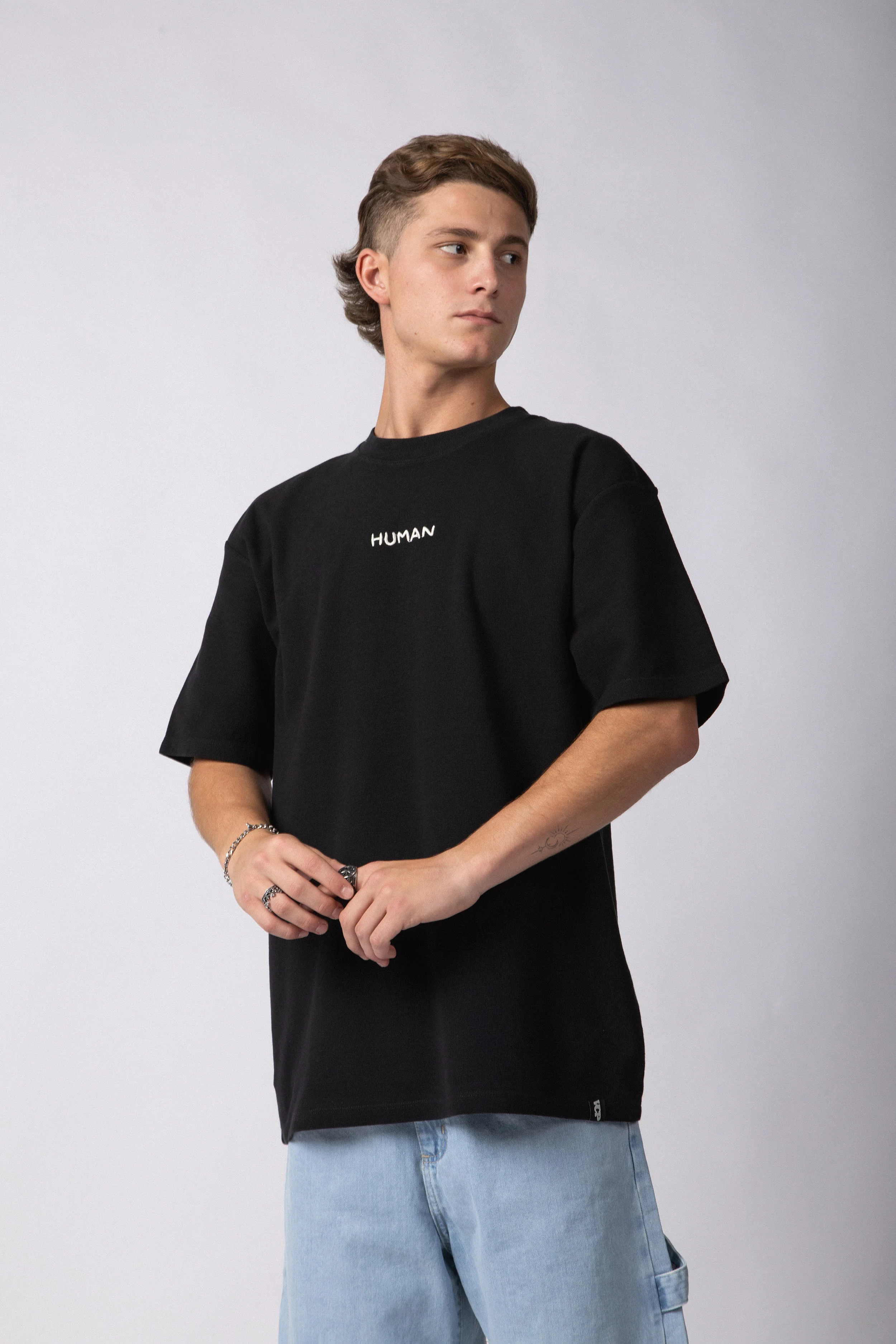 Remera Over Hana Hum Negra - Image 4