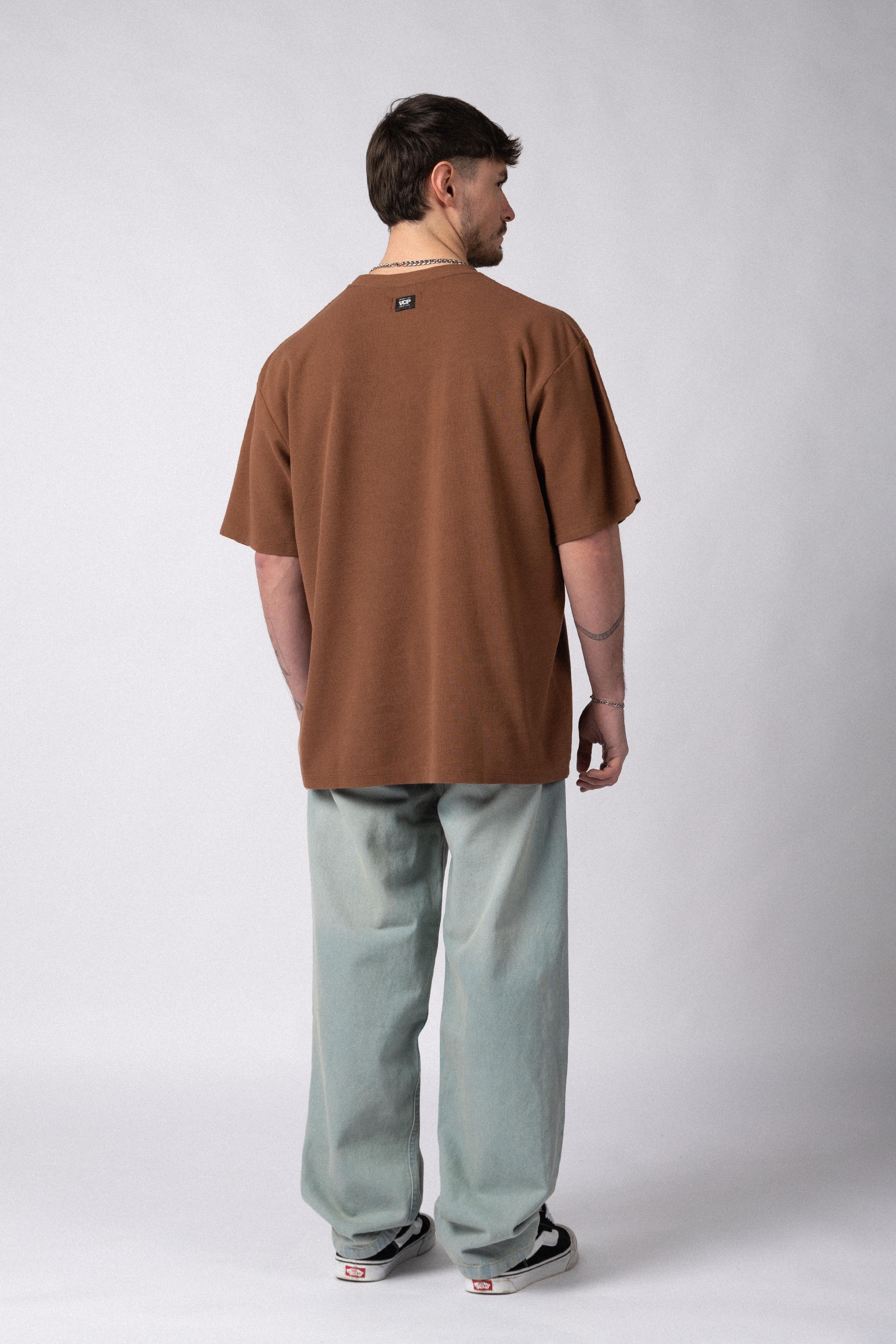 Remera Over Hana Play Choco - Image 2