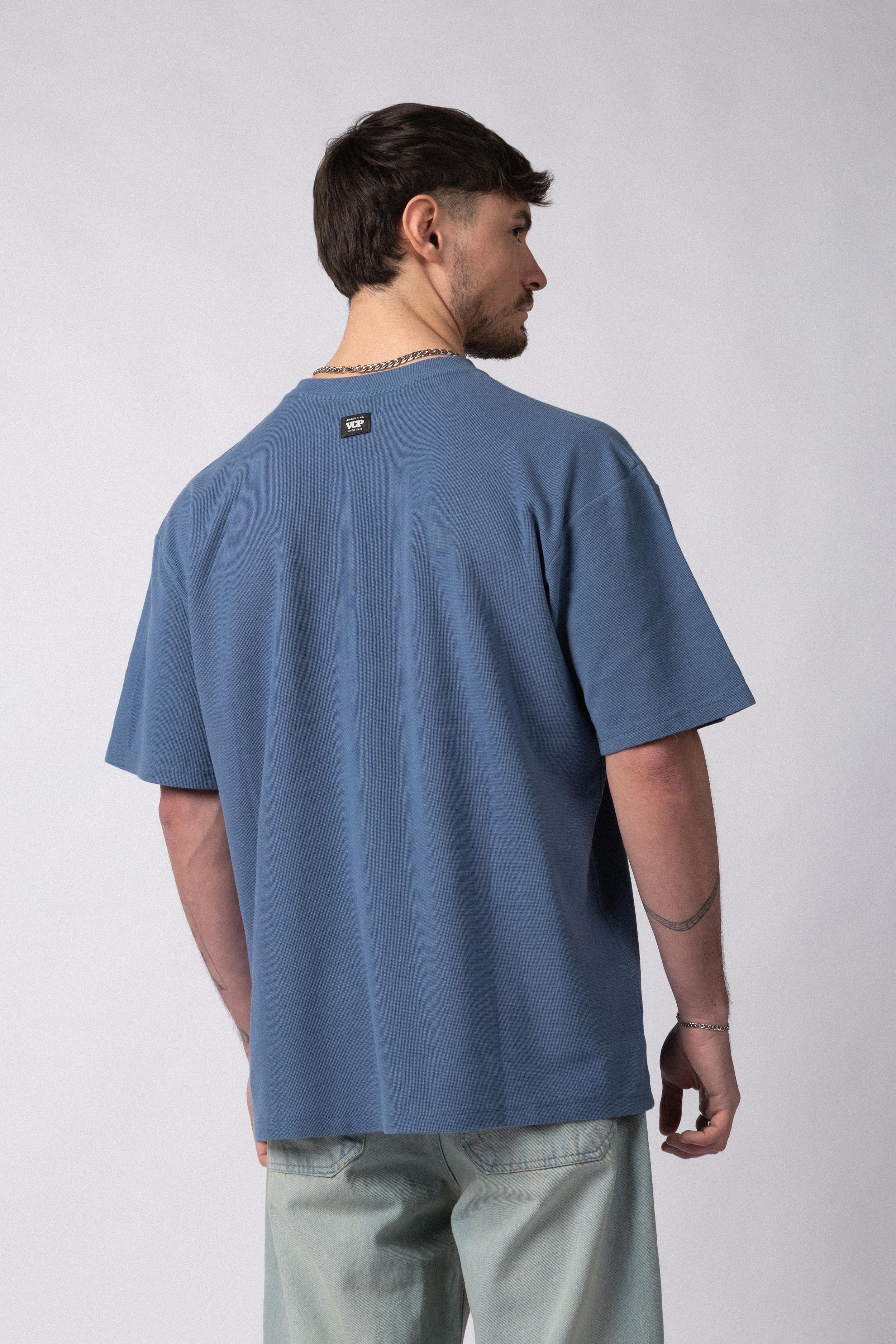 Remera Over Hana Play Navy - Image 4