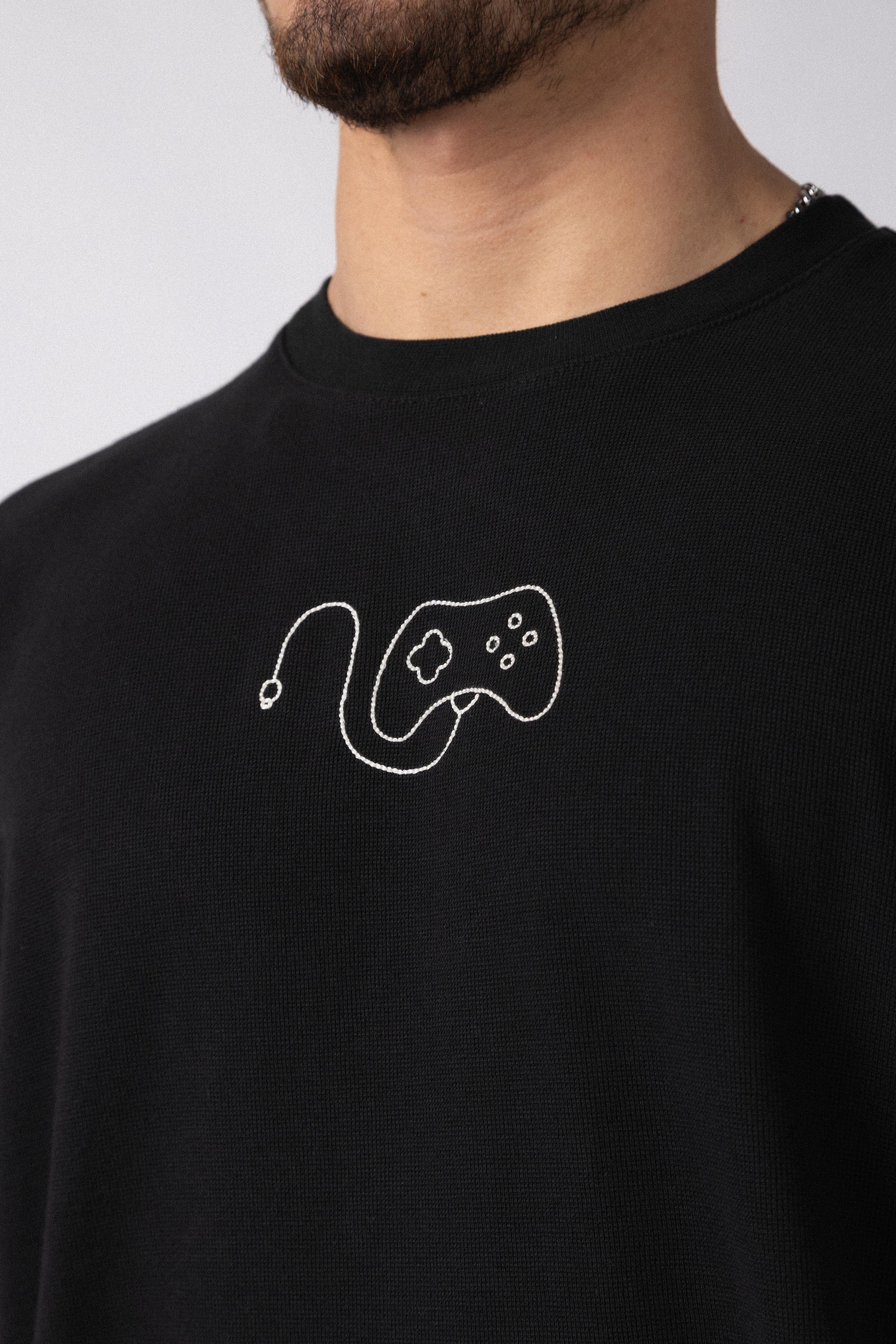 Remera Over Hana Play Negra - Image 2