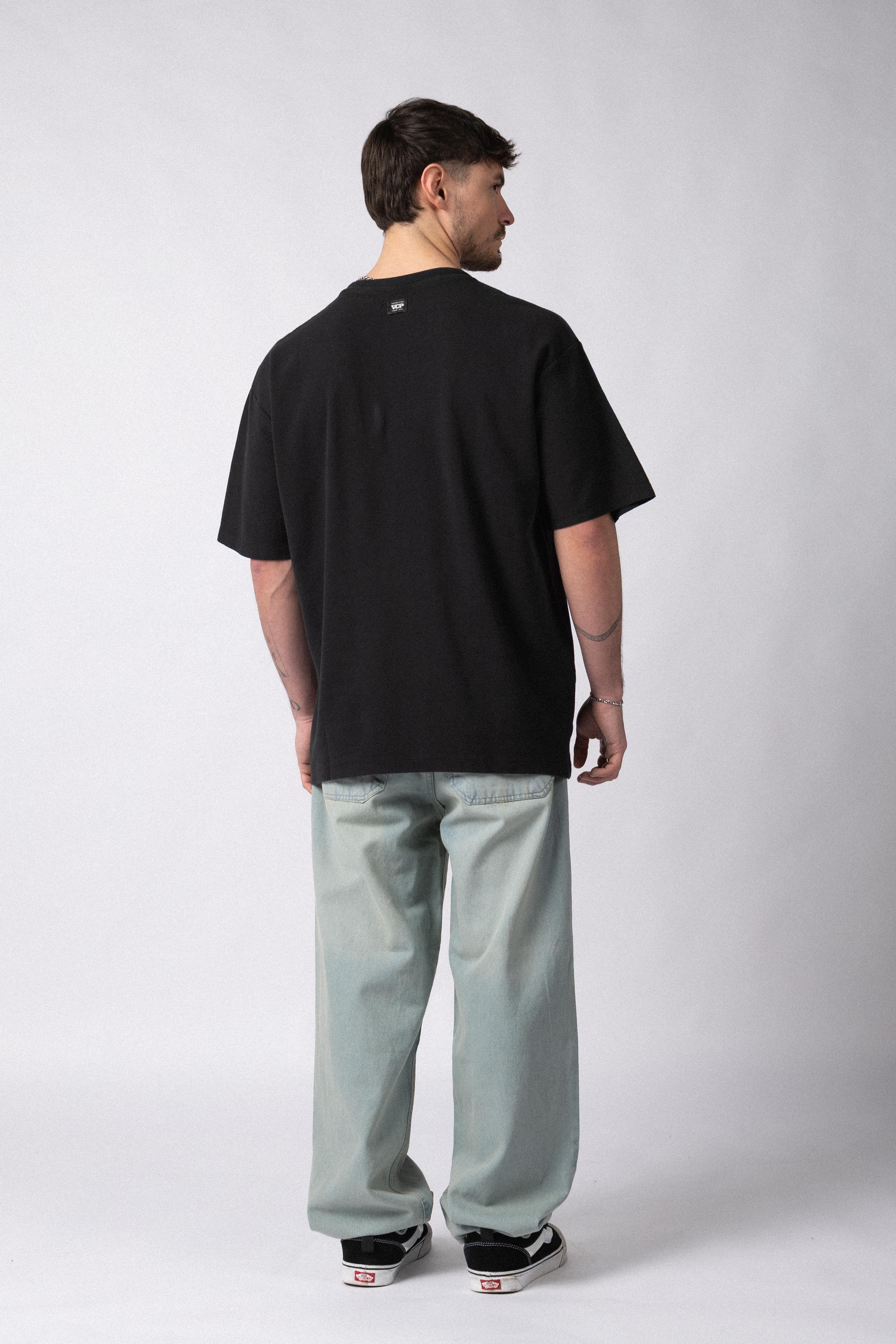 Remera Over Hana Play Negra - Image 3