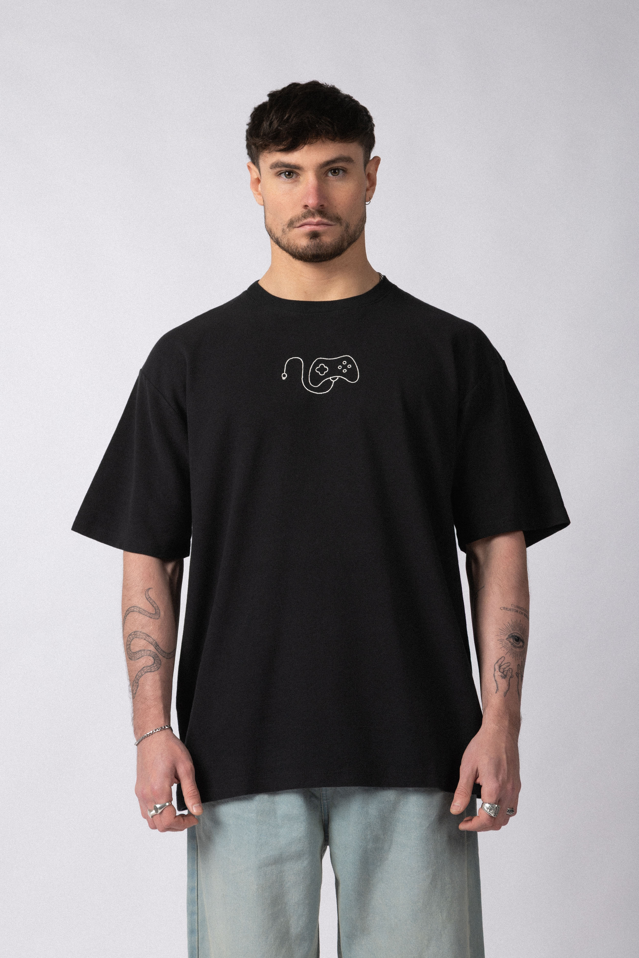 Remera Over Hana Play Negra - Image 4