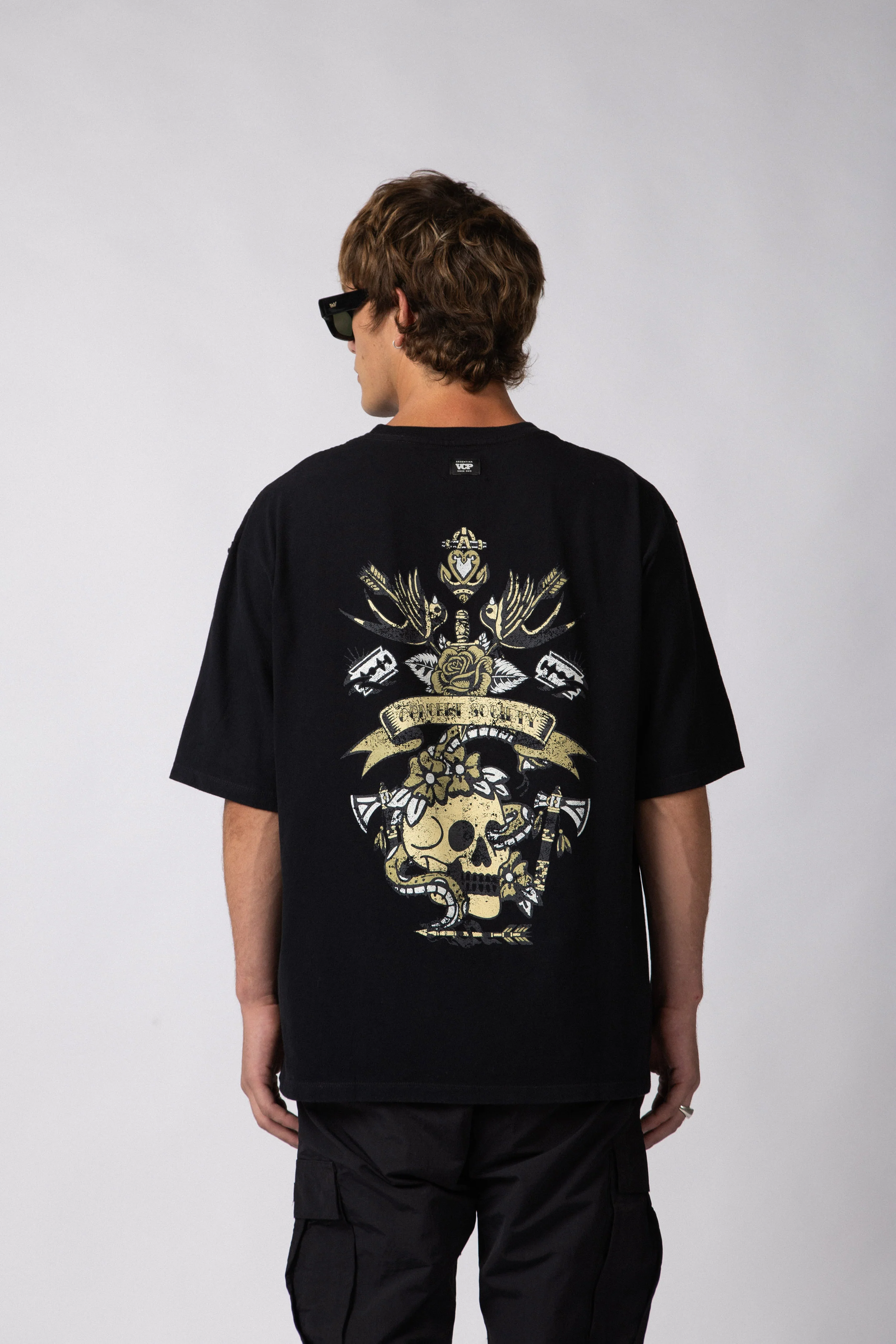 Remera Over Rhy Dead Negra