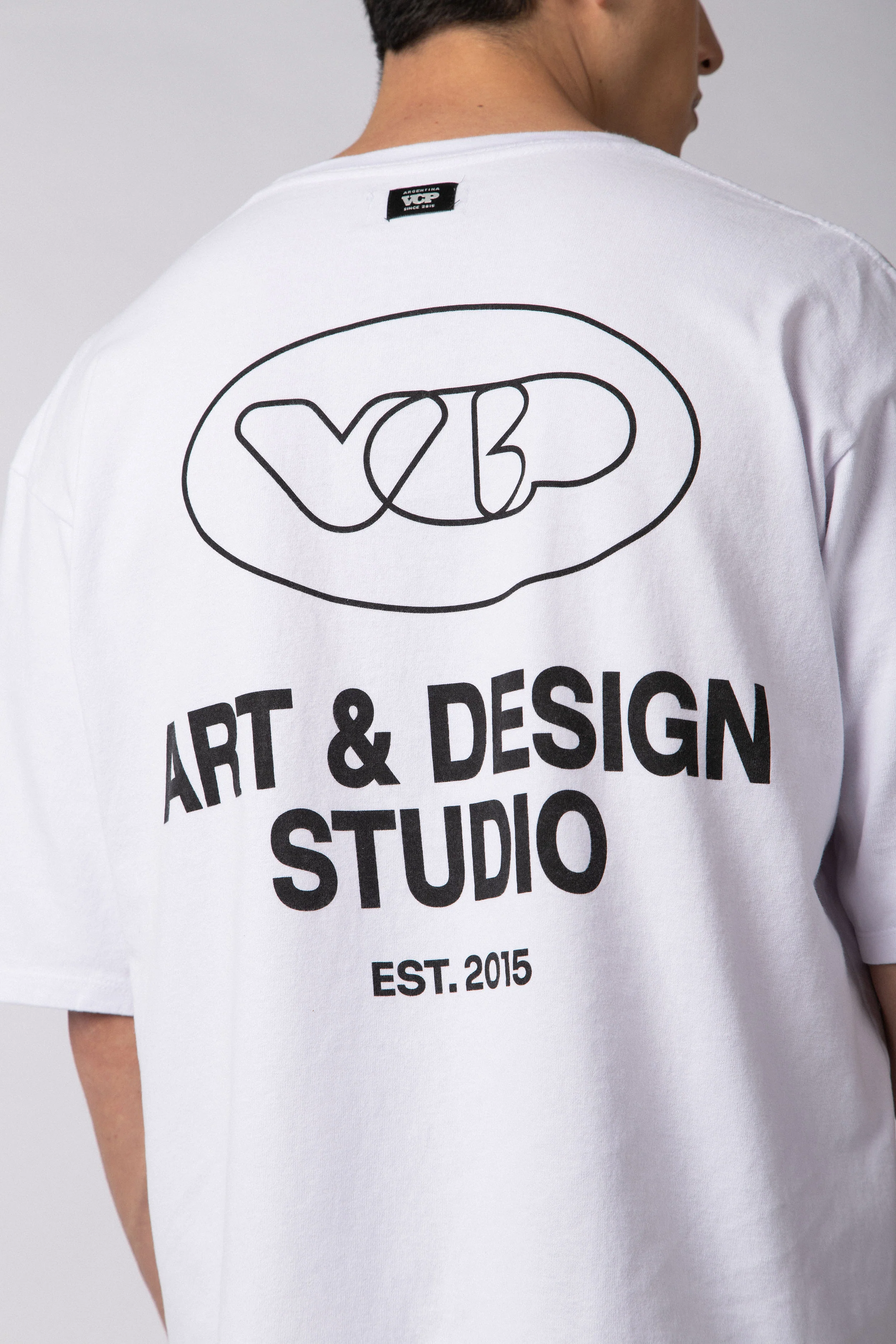Remera Over Rhy Design Blanca - Image 4