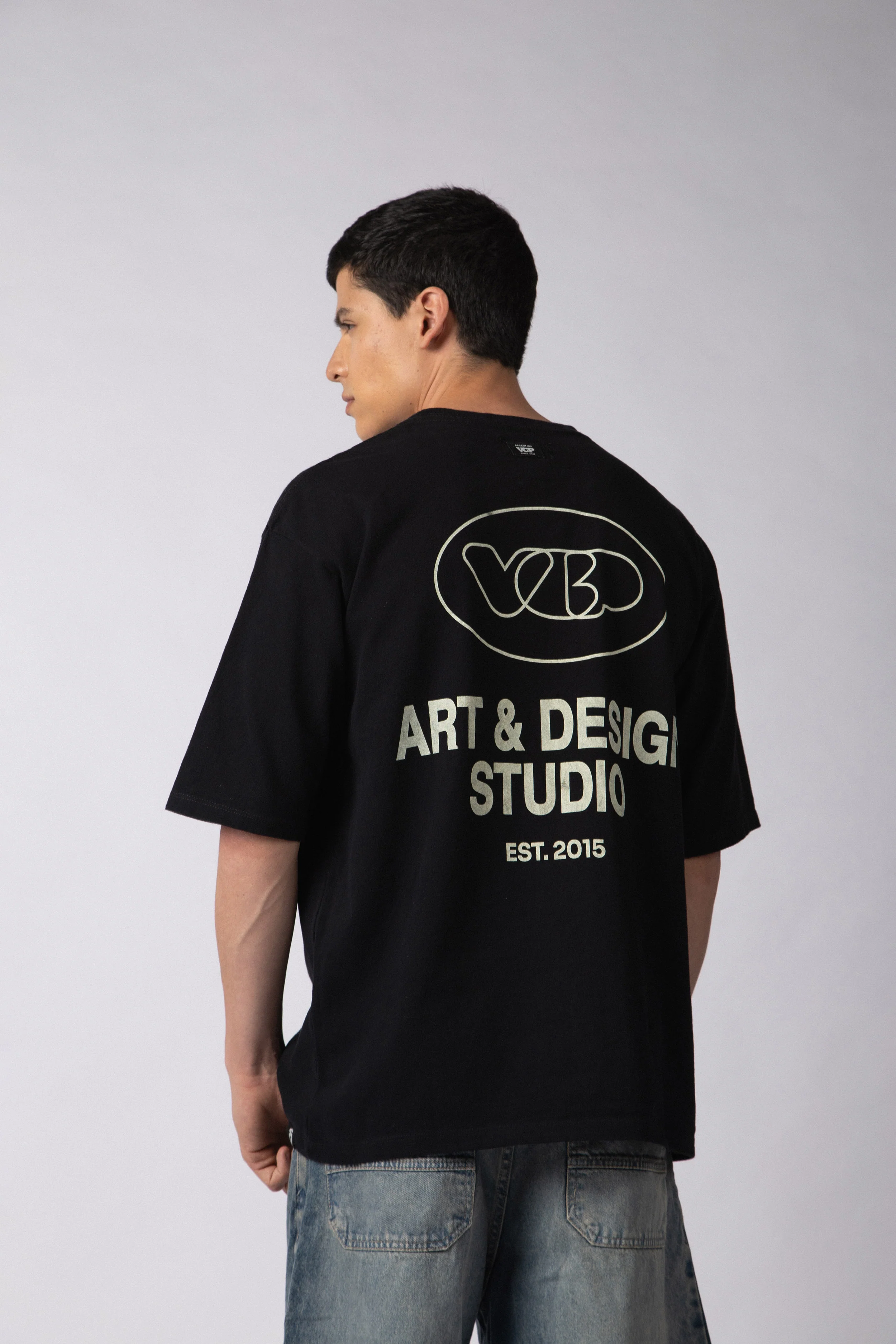 Remera Over Rhy Design Negra - Image 2