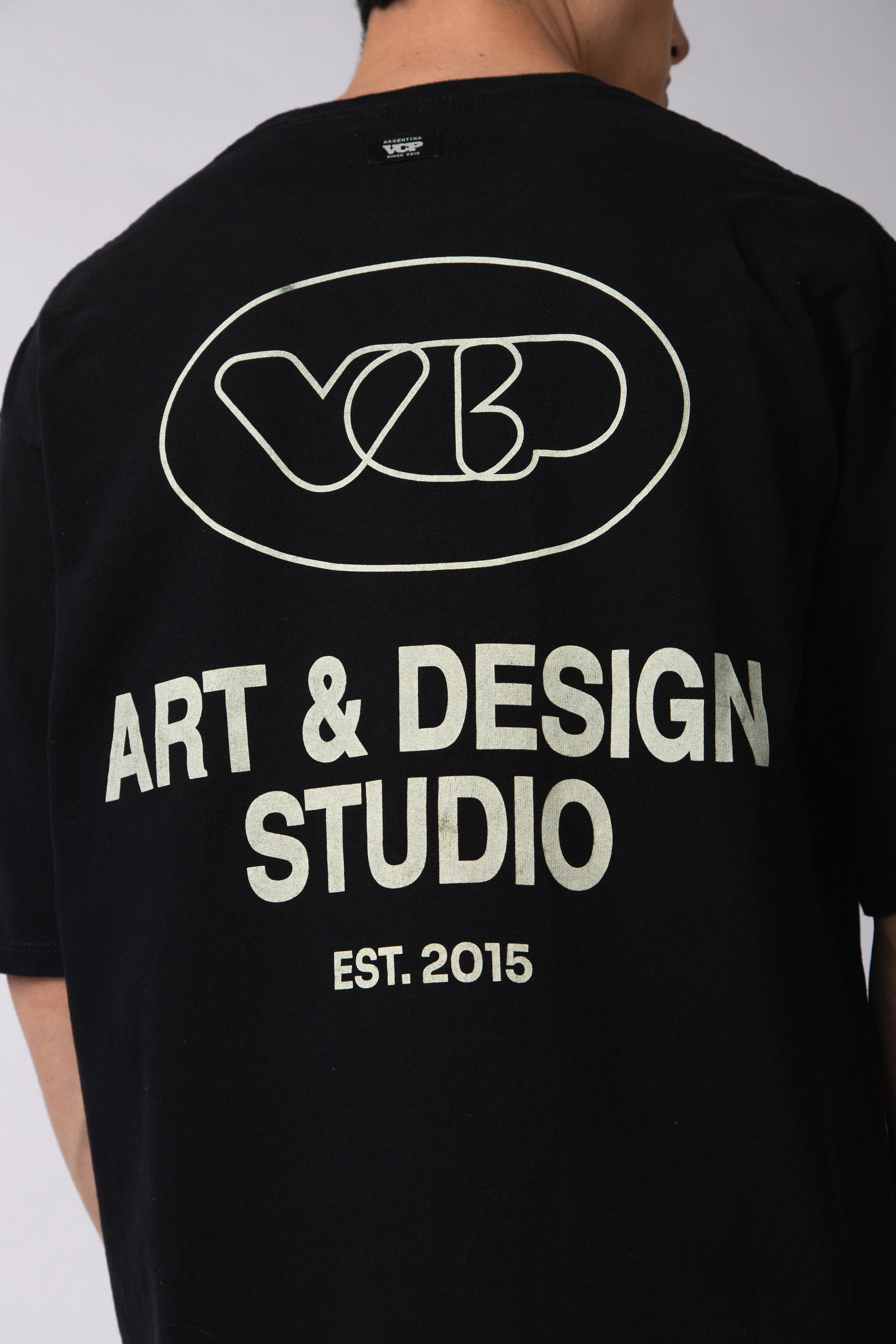 Remera Over Rhy Design Negra - Image 3