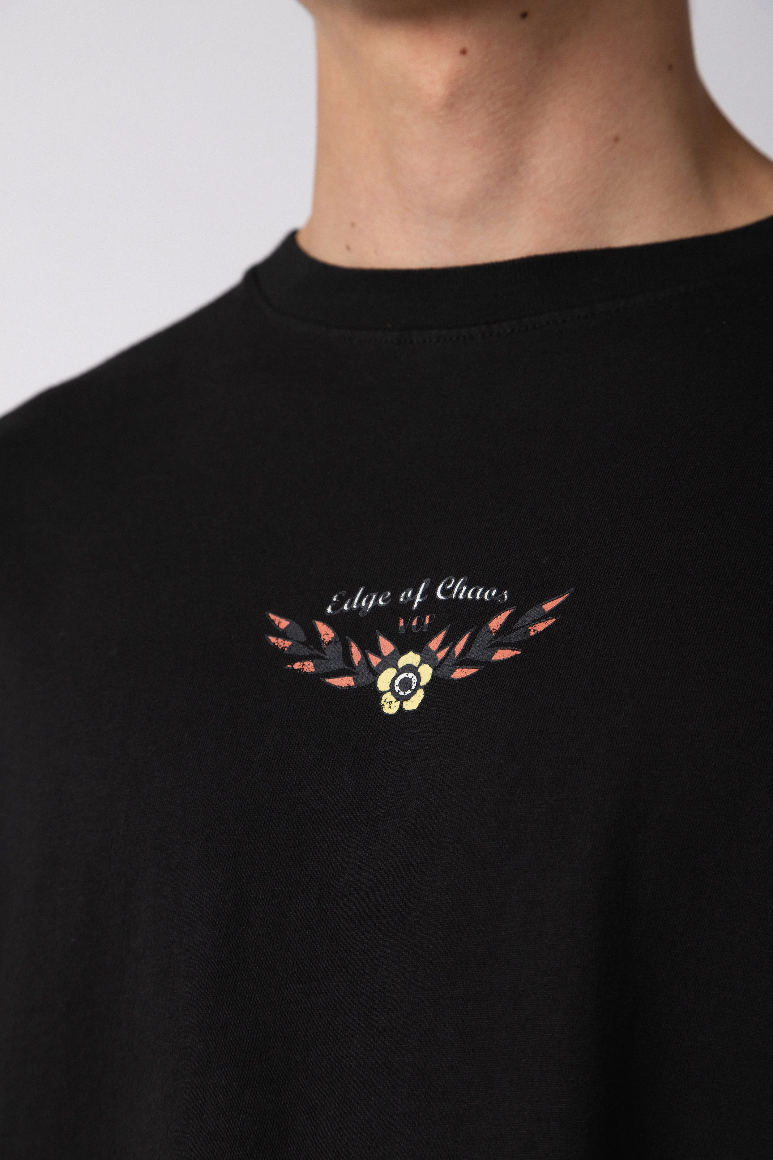 Remera Over Taz Chaos Negra - Image 4