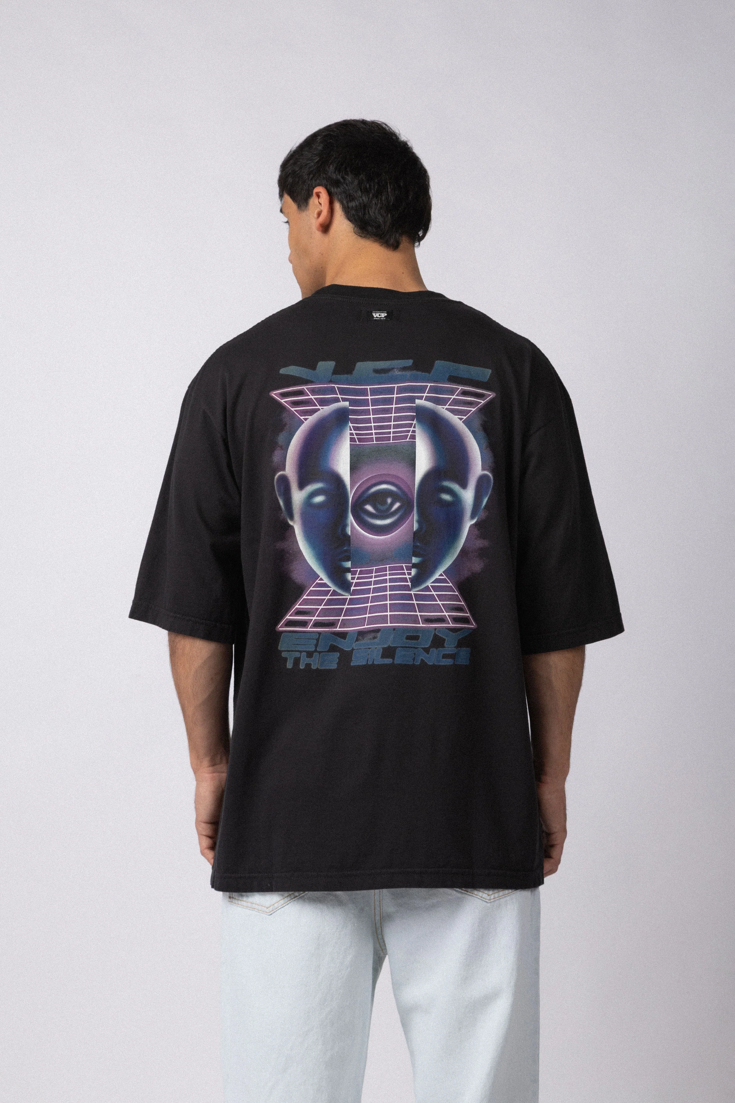 Remera Over Taz Enjoy Negra - Image 2