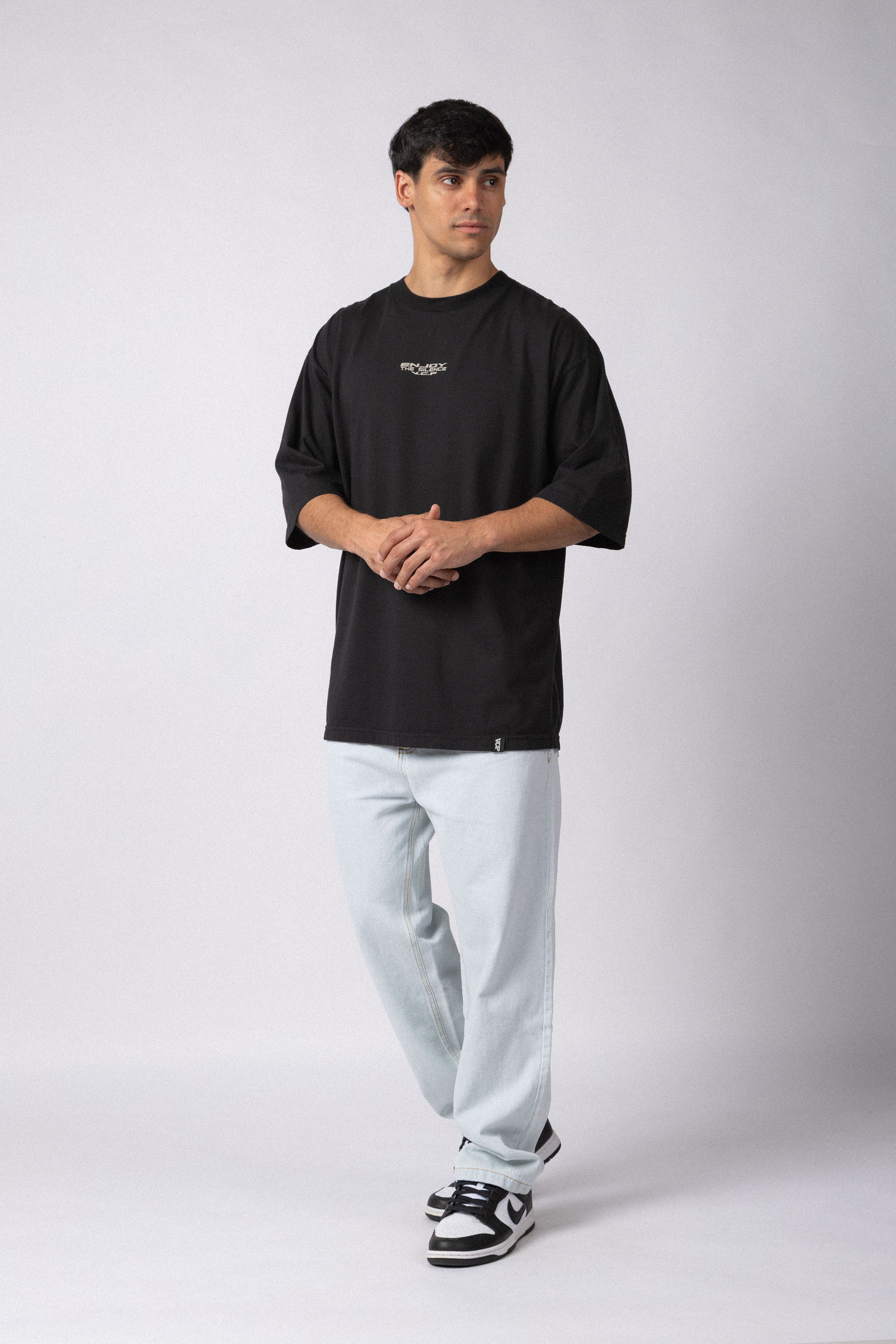 Remera Over Taz Enjoy Negra - Image 5