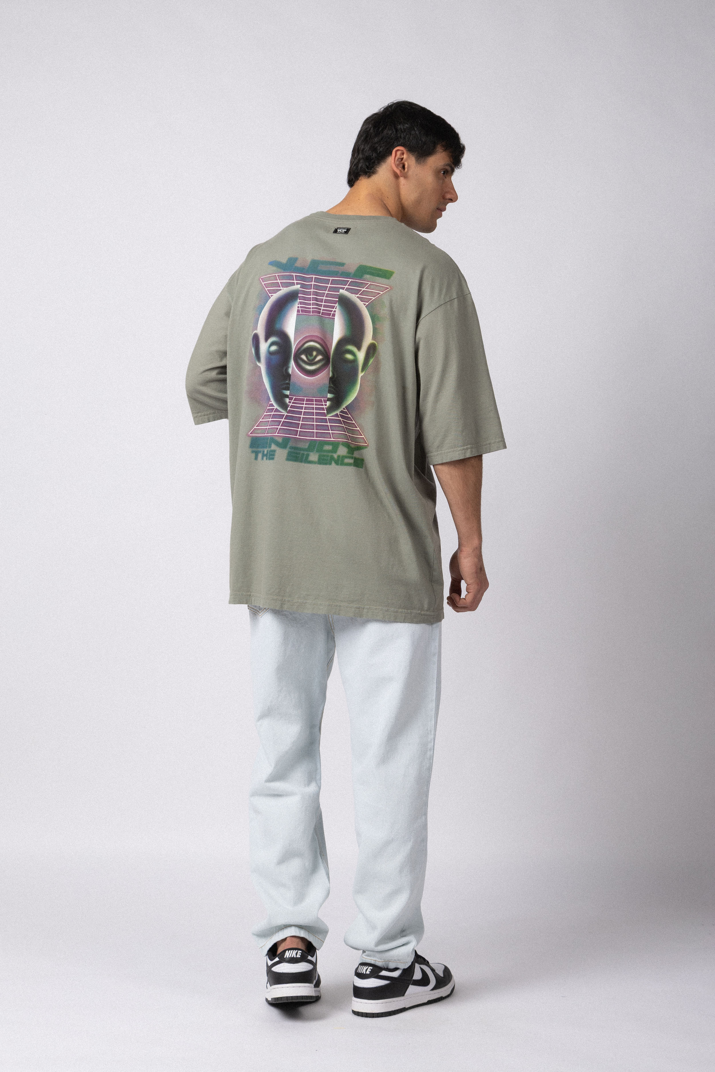 Remera Over Taz Enjoy Verde - Image 4