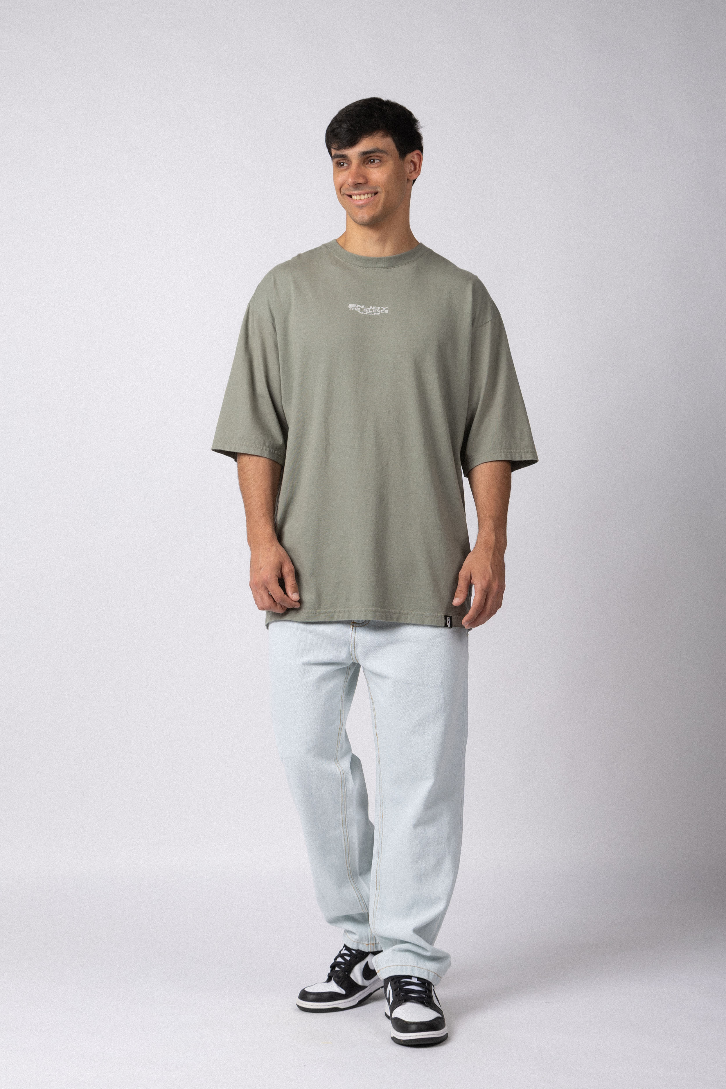 Remera Over Taz Enjoy Verde - Image 5