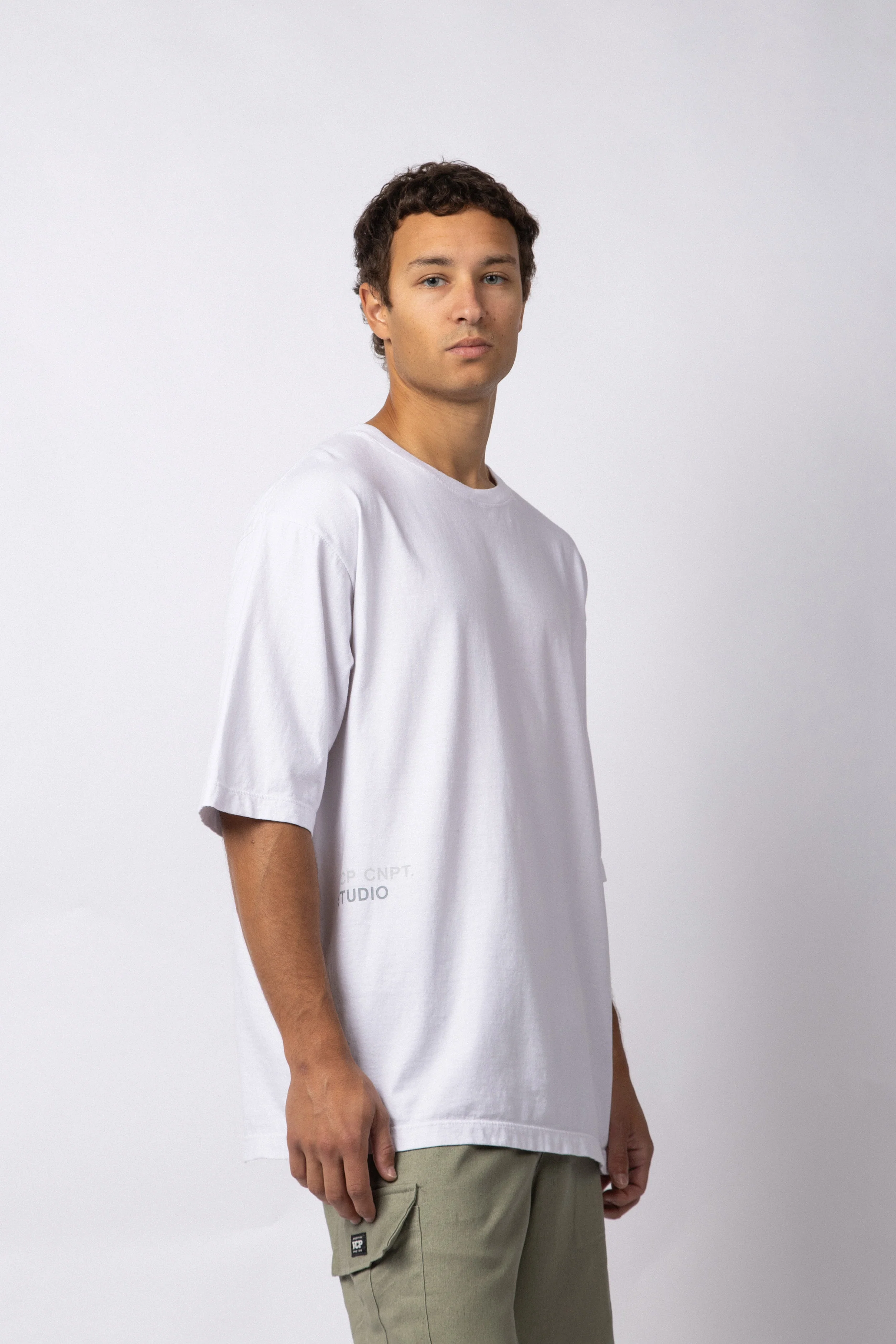 Remera Over Taz XXX Blanca - Image 5