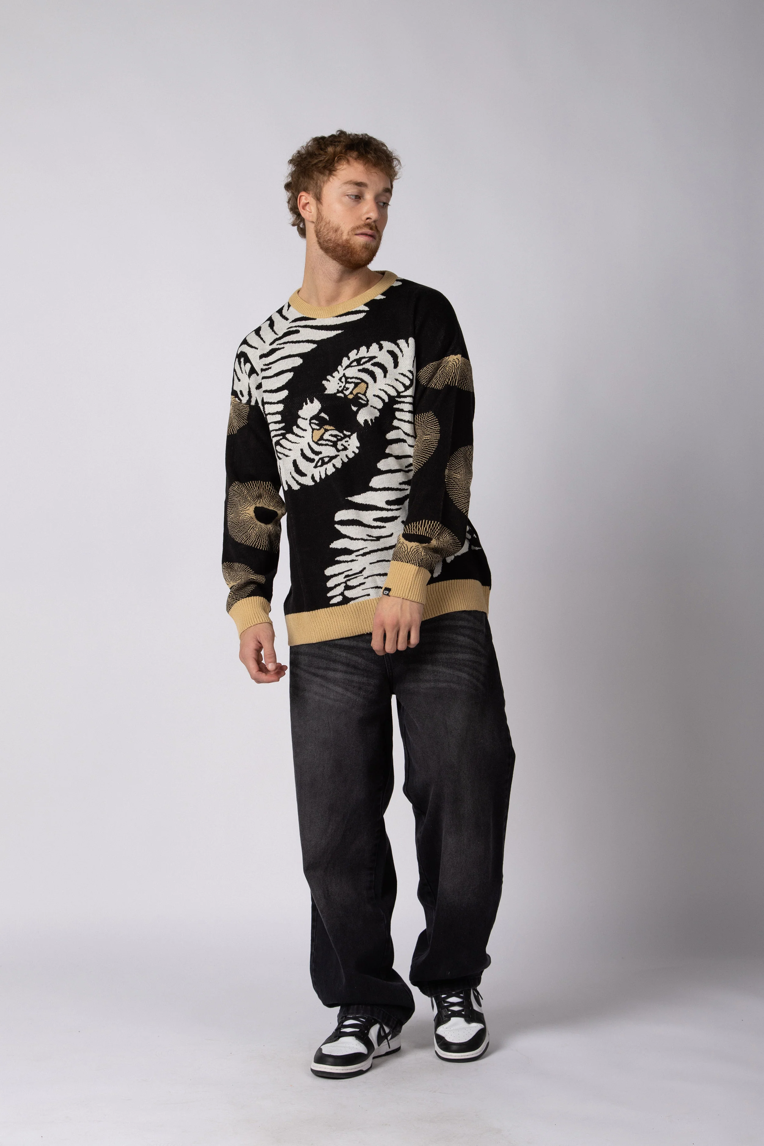 Sweater Over Felino
