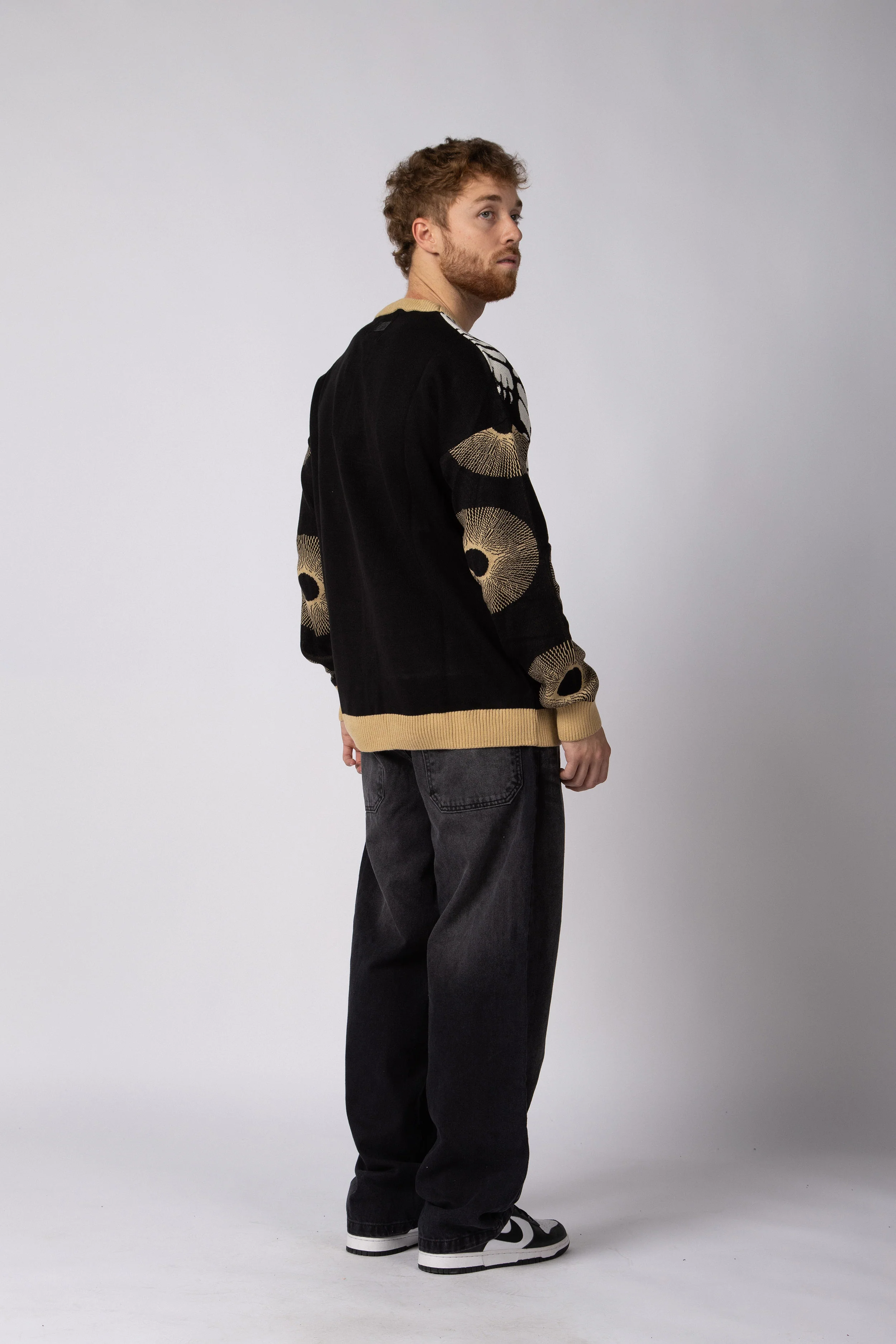 Sweater Over Felino - Image 2