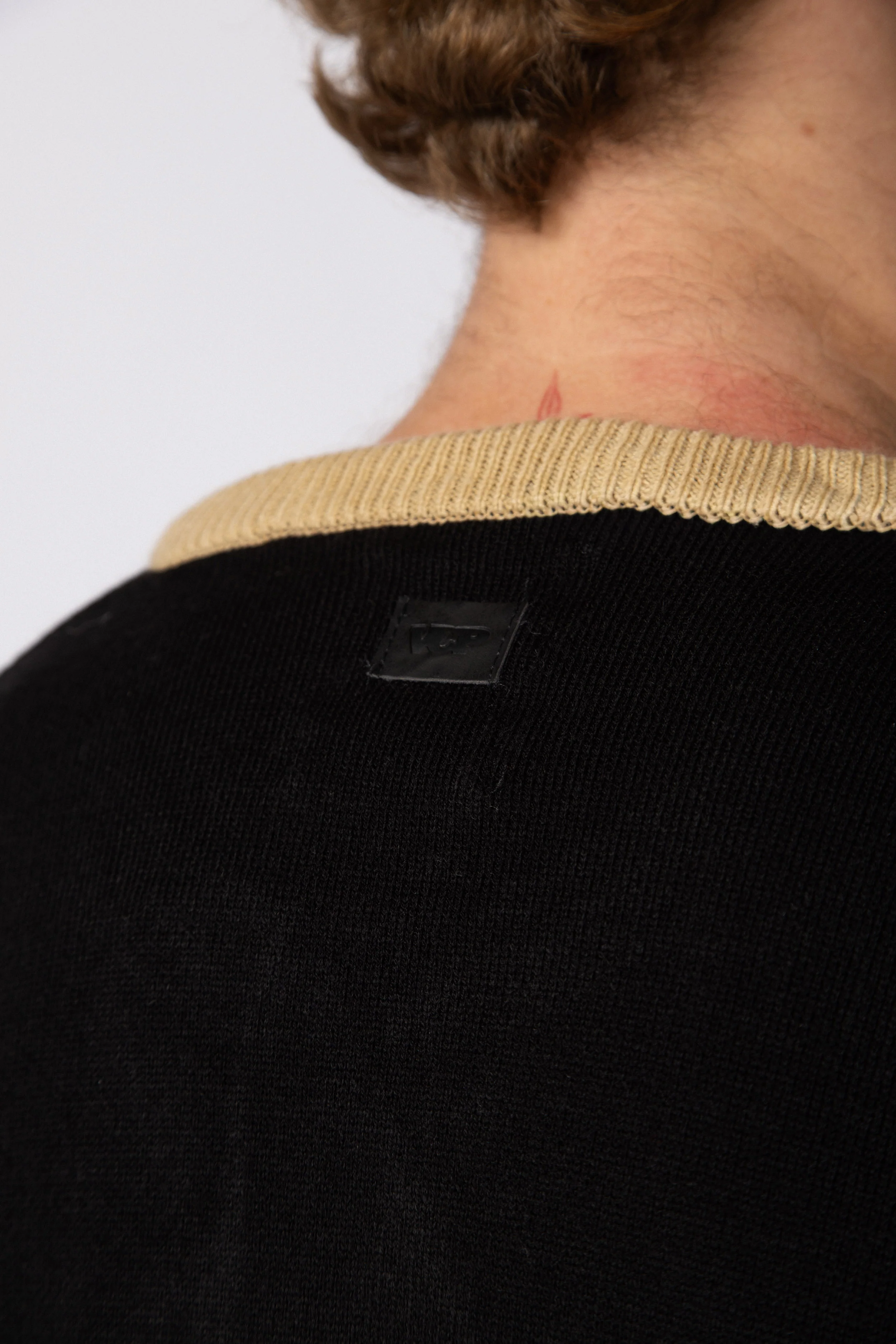 Sweater Over Felino - Image 6
